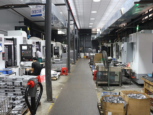 錦宏峰CNC部一角