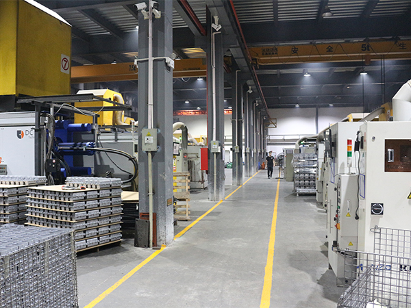 錦宏峰壓鑄車間一角